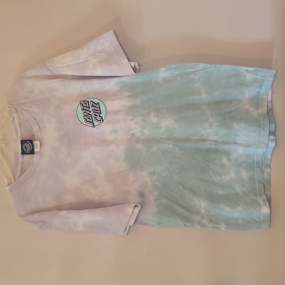 Santa Cruz Tee   Size Medium